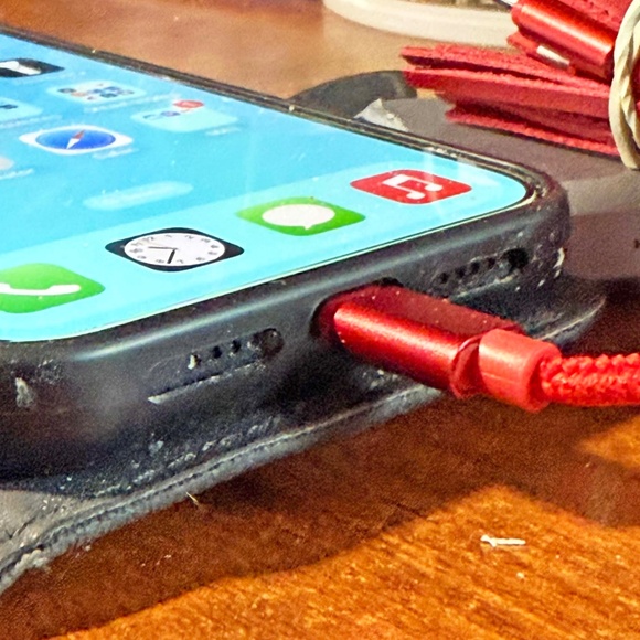 TASSLE, HAS 4 SHORT COMPUTER CABLES WITH DIFFERENT CONNECTION ENDS FOR CHARGING, - Picture 5 of 10